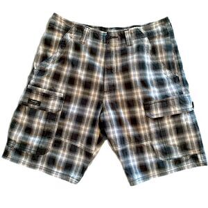 WRANGLER CARGO SHORTS MEN PLAID COTTON SPANDEX BLUE TAN WHITE RELAXED FIT.